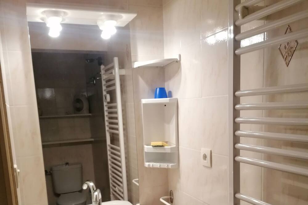 Photo of Bathroom in Luzenac