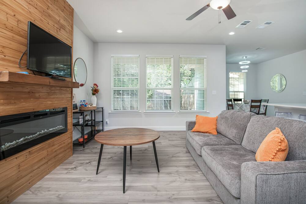 Photo of Livingroom in Lake Dallas