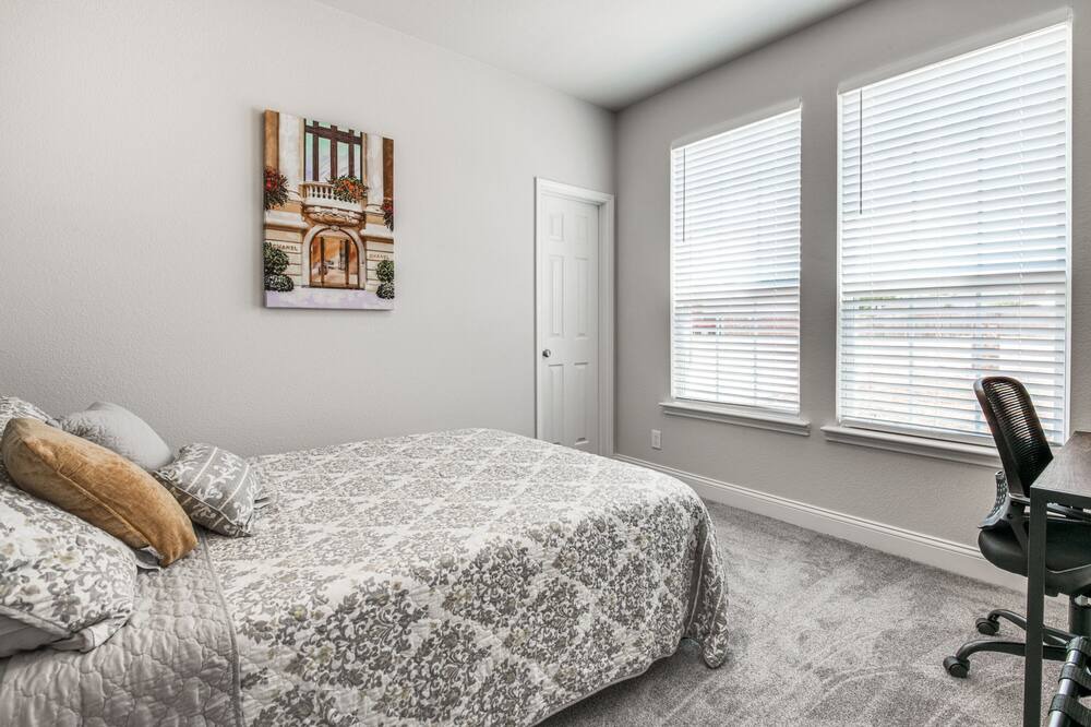 Photo of Bedroom in Lake Dallas