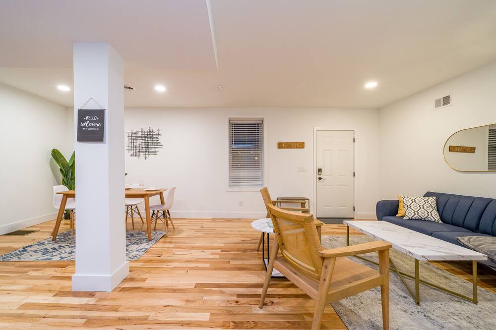Photo of Livingroom in Corn Hill