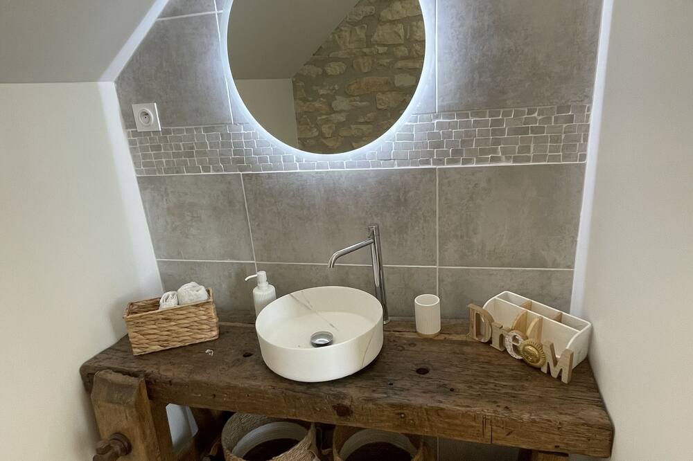 Photo of Bathroom in Brives