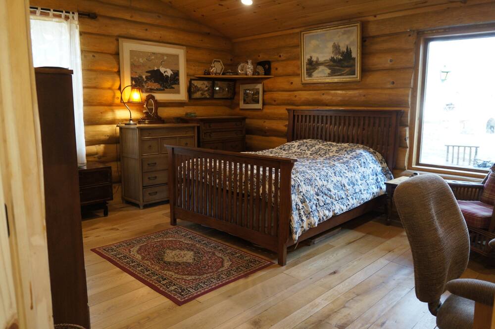 Photo of Bedroom in Maple City