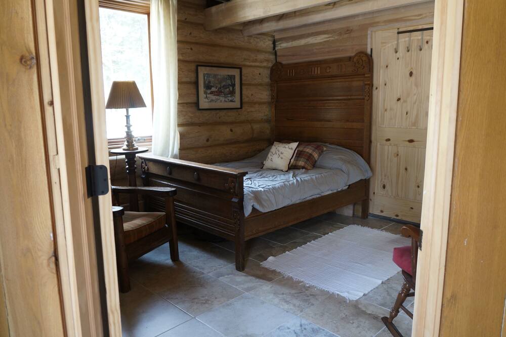 Photo of Bedroom in Maple City