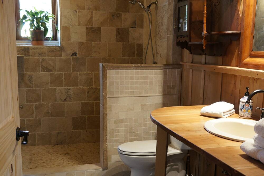 Photo of Bathroom in Maple City