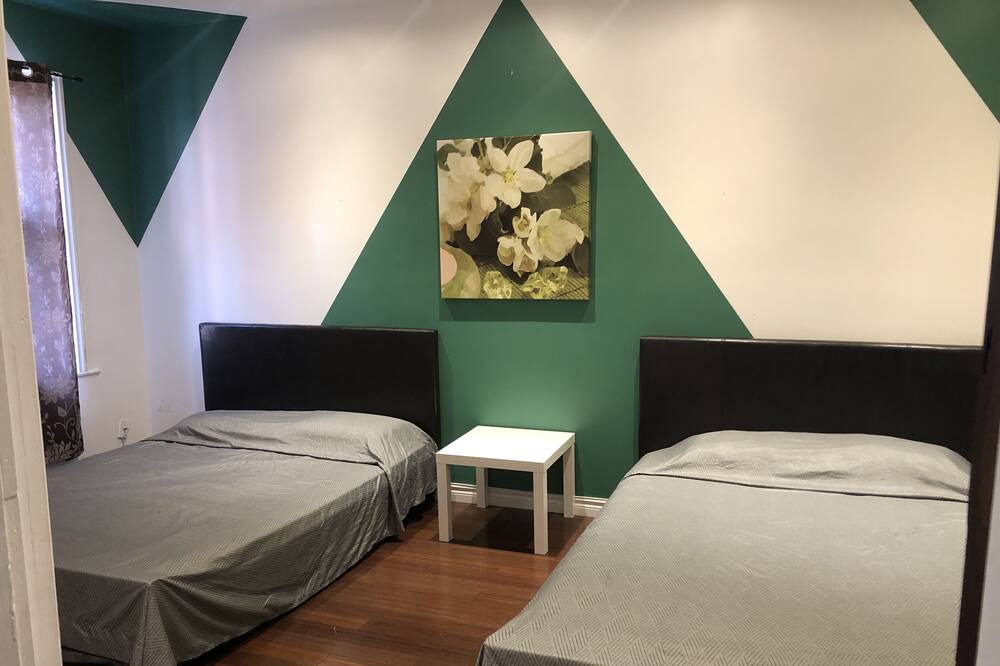 Photo of Bedroom in La Petite-Patrie