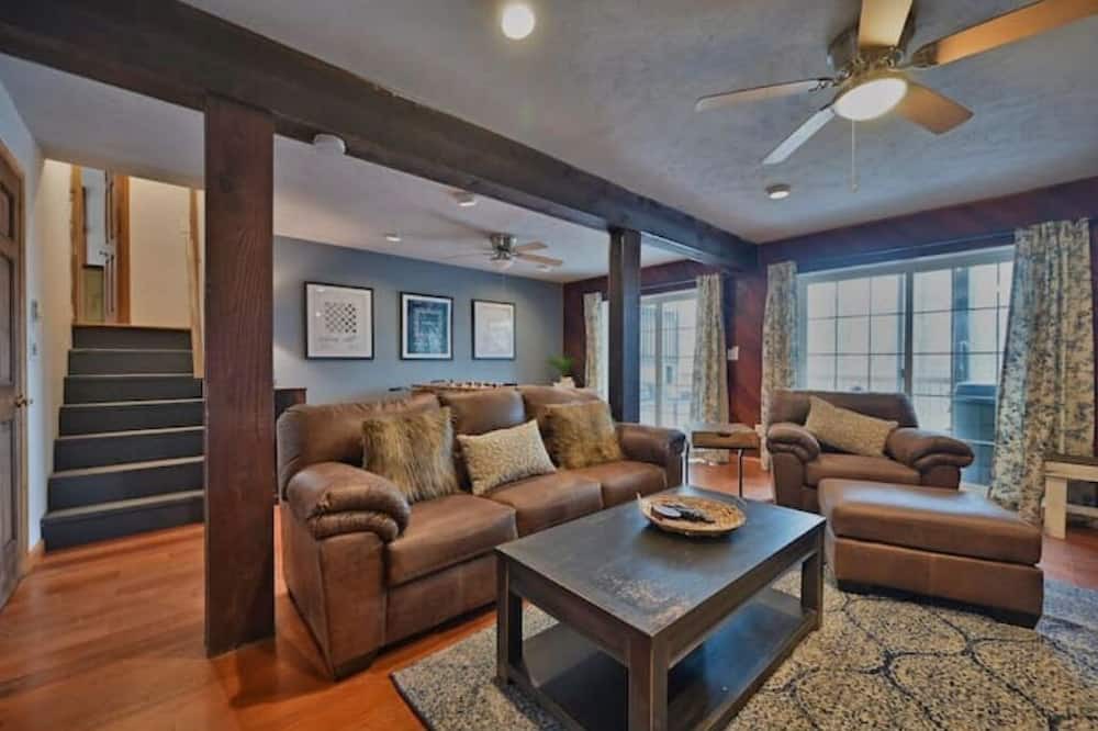 Photo of Livingroom in East Stroudsburg