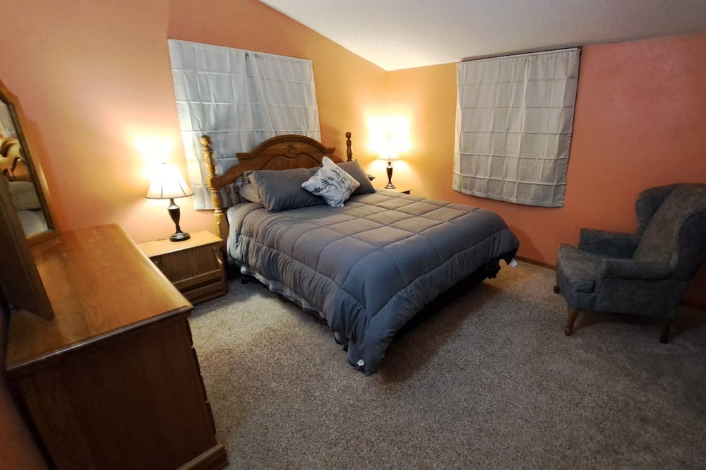 Photo of Bedroom in Forest City