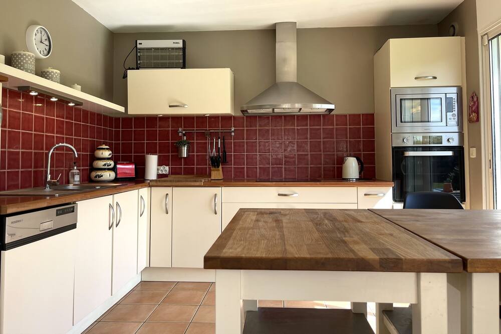 Photo of Kitchen in Aucaleuc