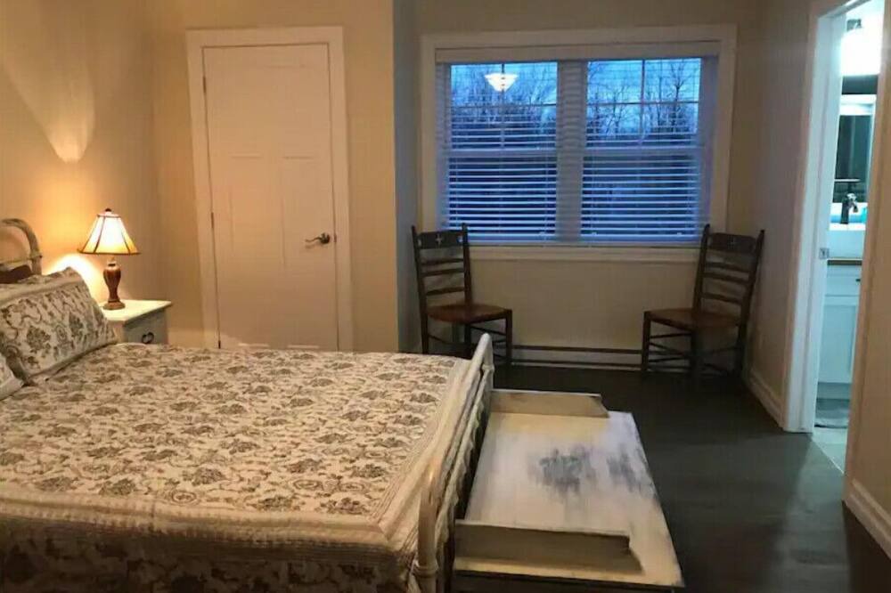 Photo of Bedroom in Stanbridge East