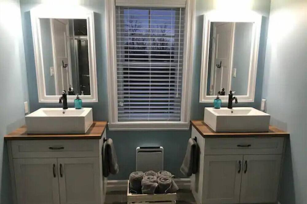 Photo of Bathroom in Stanbridge East