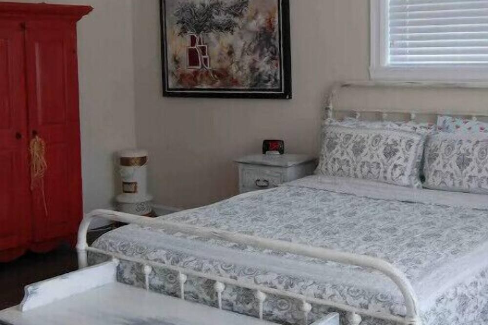 Photo of Bedroom in Stanbridge East