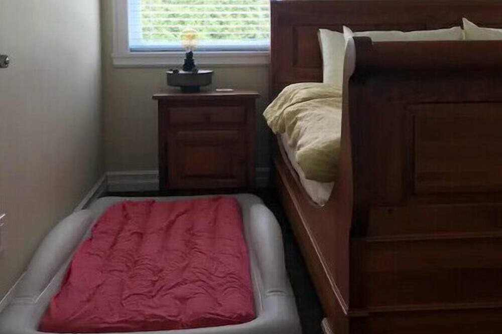 Photo of Bedroom in Stanbridge East