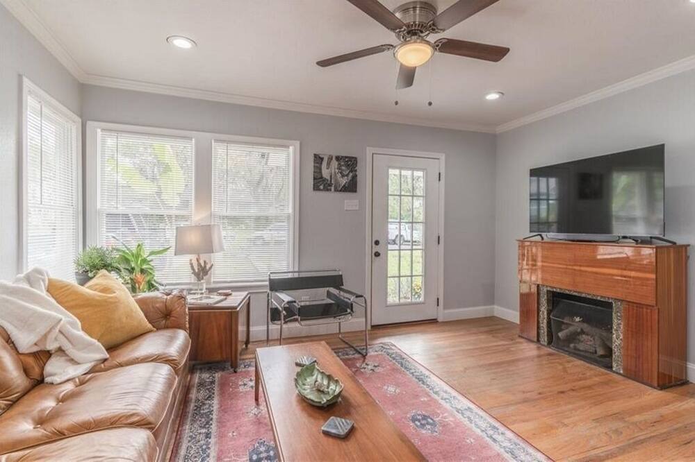 Photo of Livingroom in Skyview
