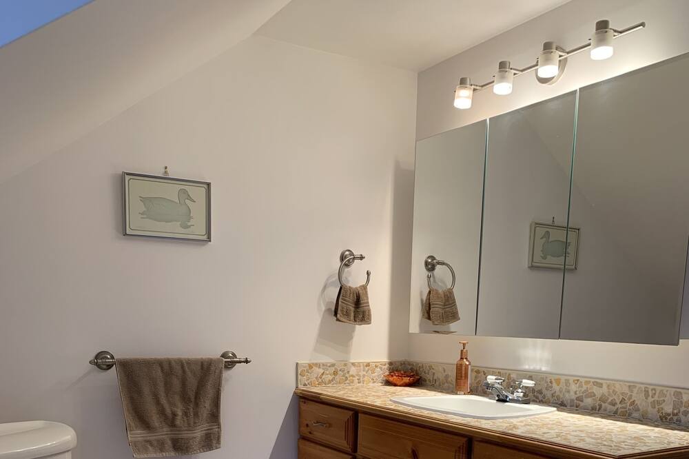 Photo of Bathroom in Val-des-Monts