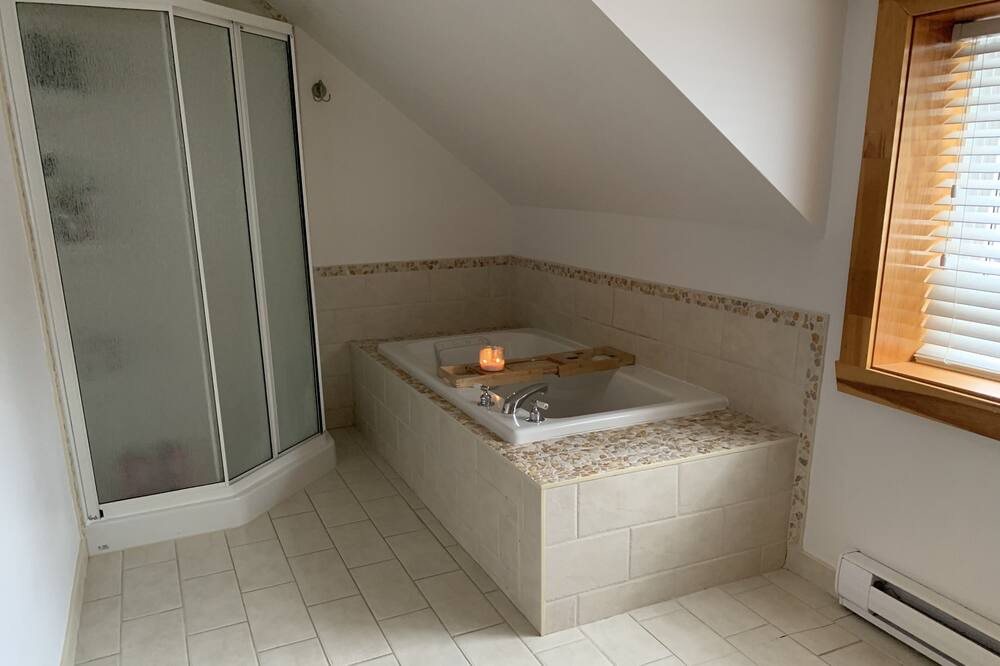 Photo of Bathroom in Val-des-Monts
