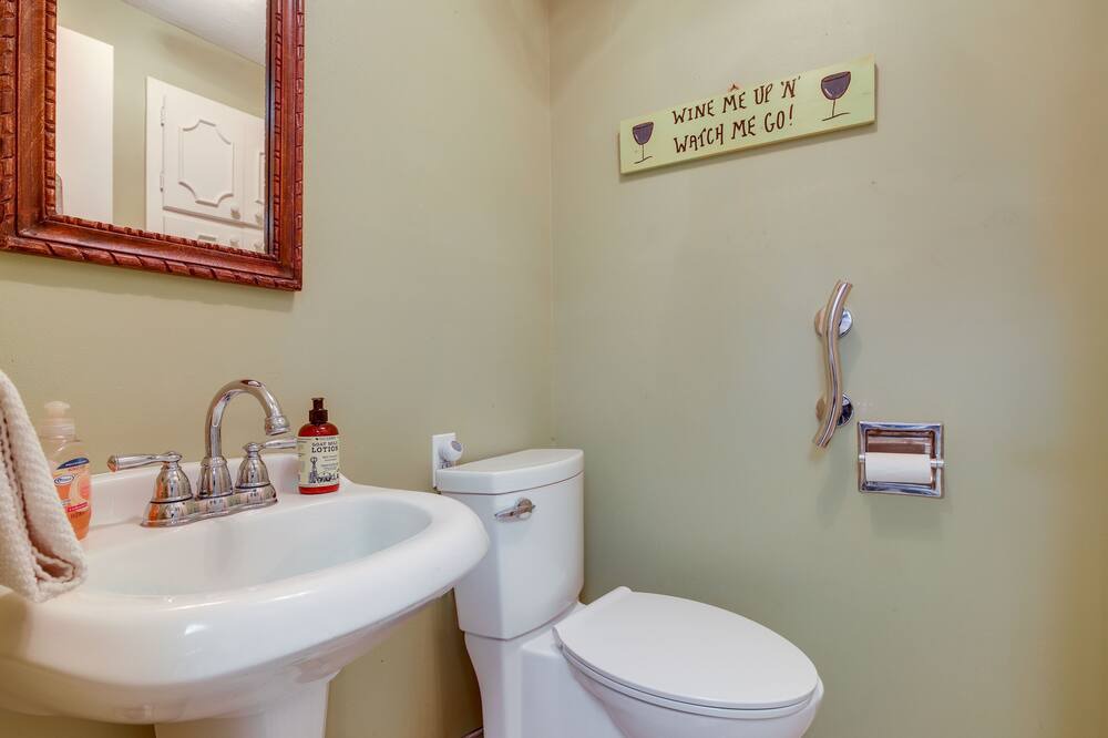 Photo of Bathroom in Tow