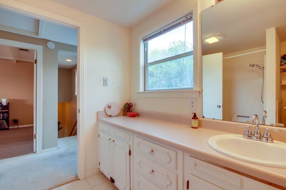 Photo of Bathroom in Tow