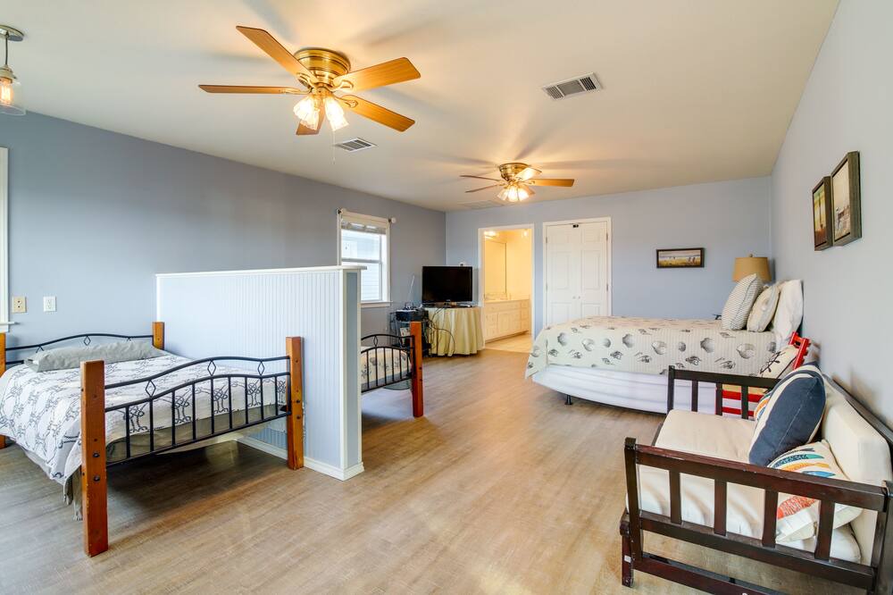Photo of Bedroom in Tow