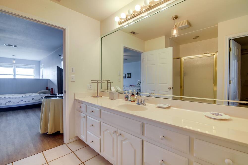 Photo of Bathroom in Tow
