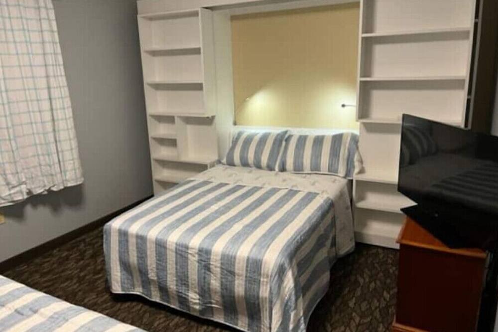 Photo of Bedroom in National Gardens