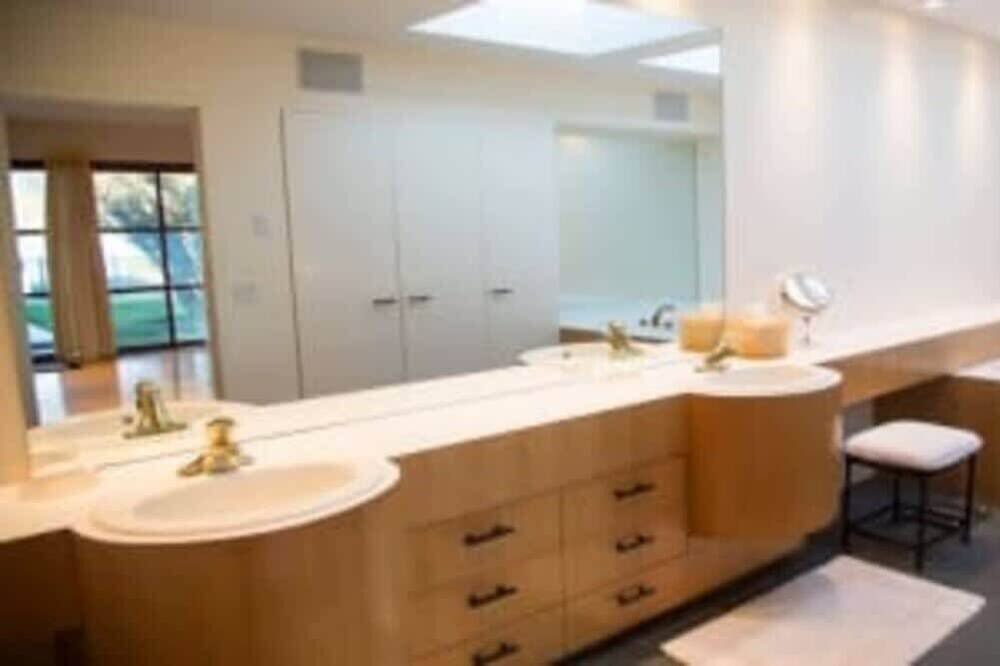 Photo of Bathroom in Water Mill