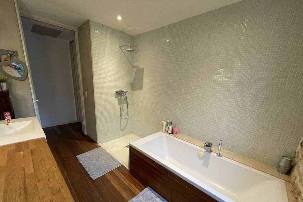 Photo of Bathroom in Vailhauques