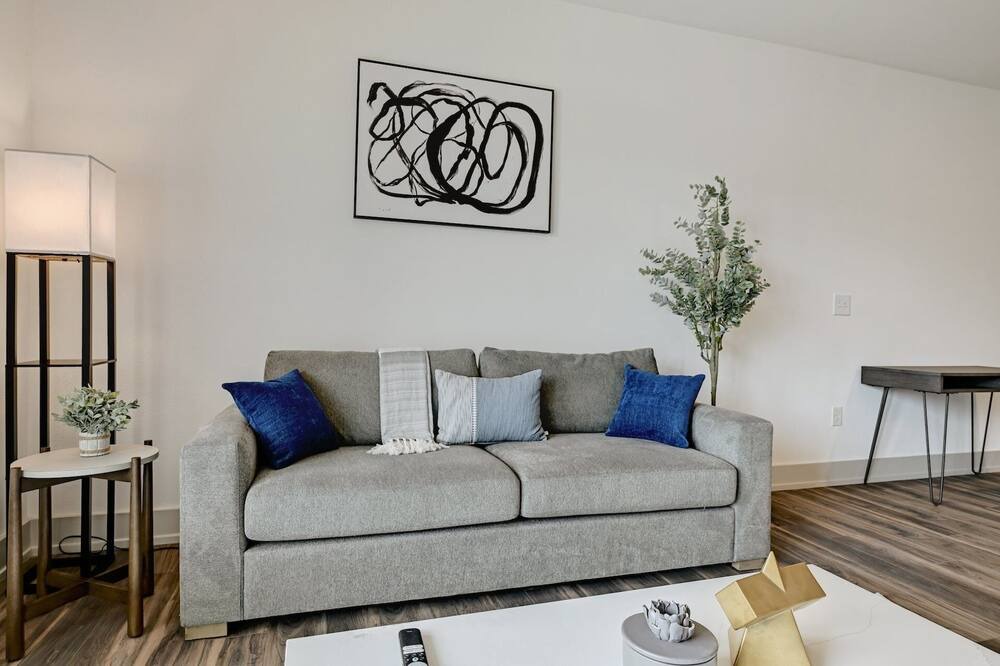Photo of Livingroom in East Oak Hill