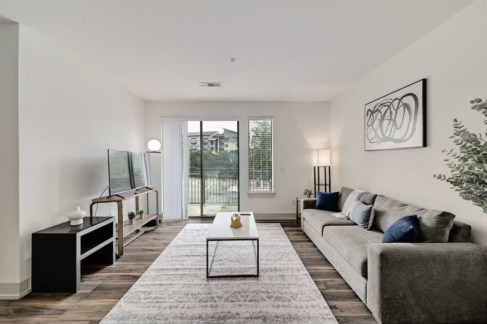 Photo of Livingroom in East Oak Hill