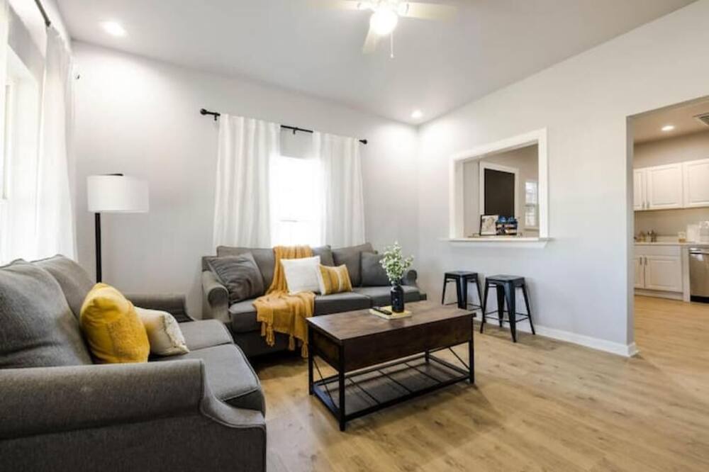 Photo of Livingroom in Stephenville