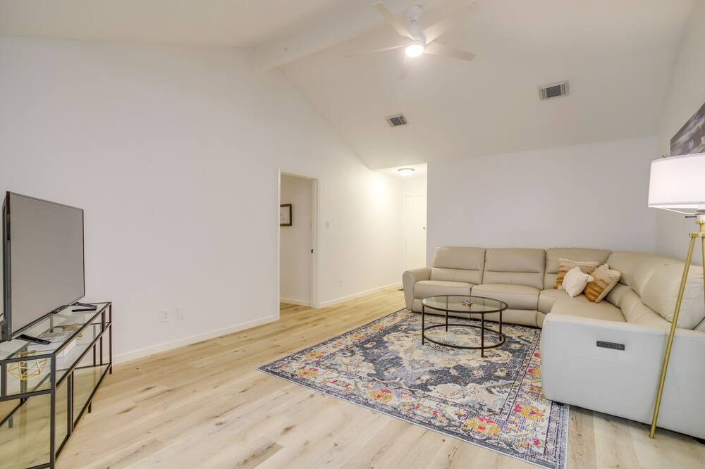 Photo of Livingroom in Spring Shadows