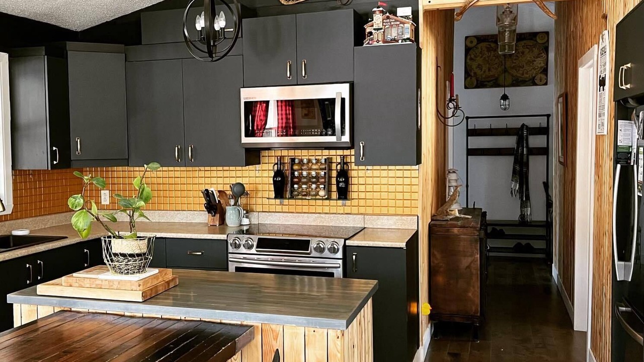 Photo of Kitchen in Notre-Dame-de-la-Merci