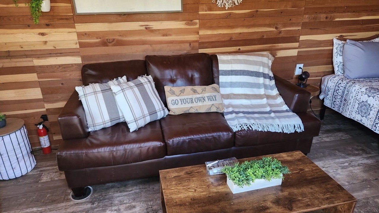 Photo of Livingroom in Proctor