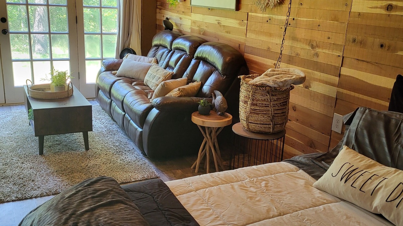 Photo of Livingroom in Proctor