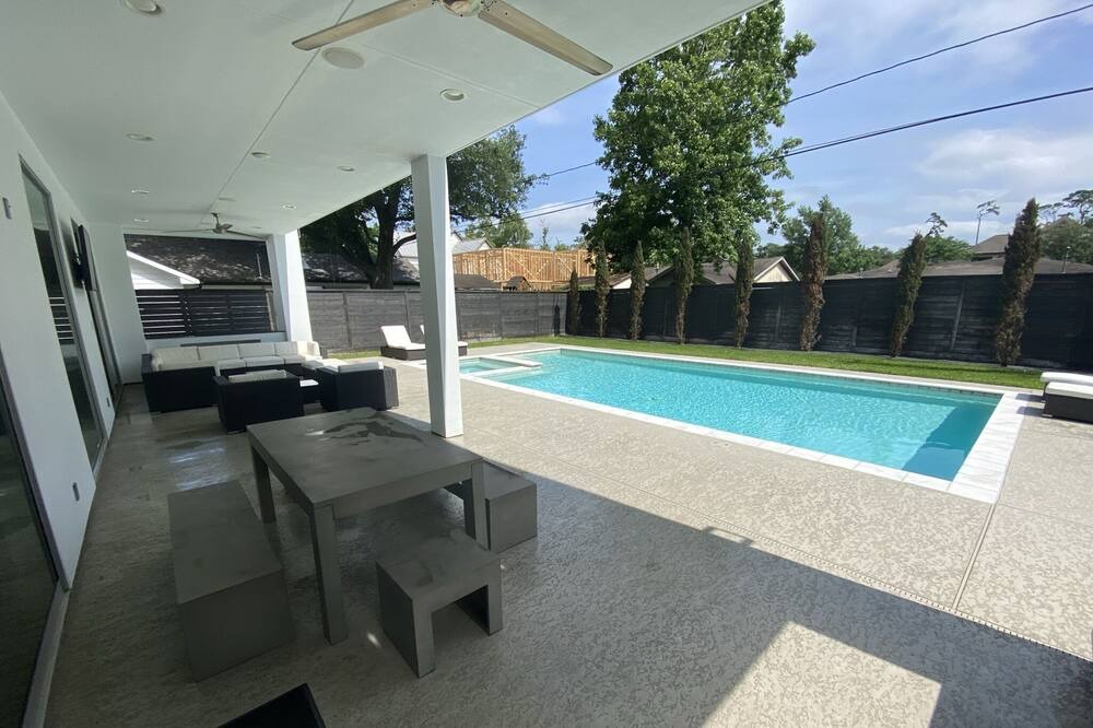 Photo of Outdoor in Garden Oaks
