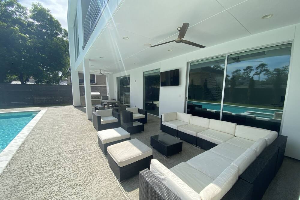 Photo of Outdoor in Garden Oaks