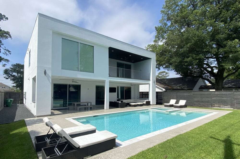 Photo of Outdoor in Garden Oaks