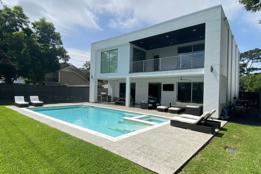 Photo of Outdoor in Garden Oaks