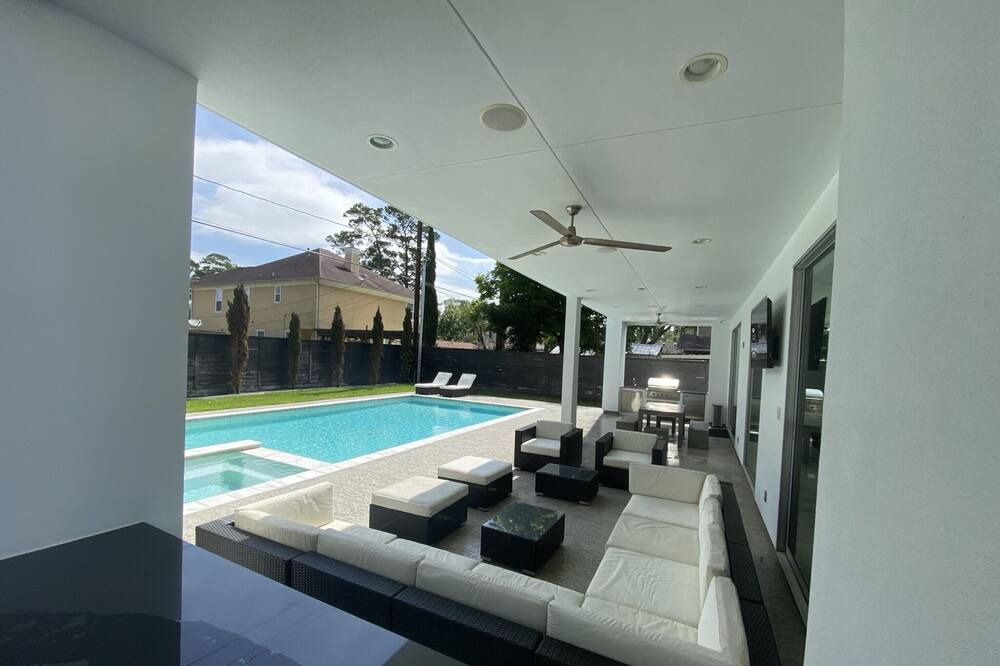Photo of Outdoor in Garden Oaks