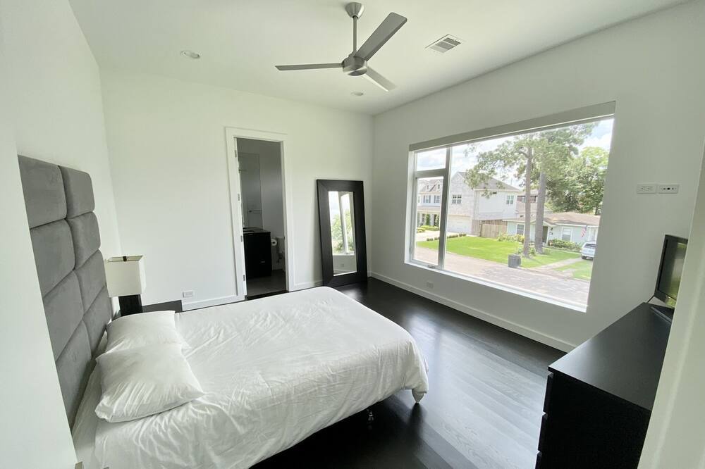 Photo of Bedroom in Garden Oaks