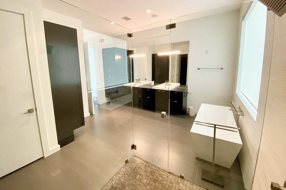Photo of Bathroom in Garden Oaks