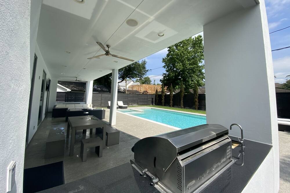 Photo of Outdoor in Garden Oaks