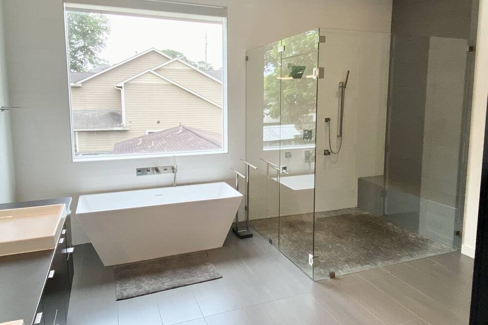 Photo of Bathroom in Garden Oaks