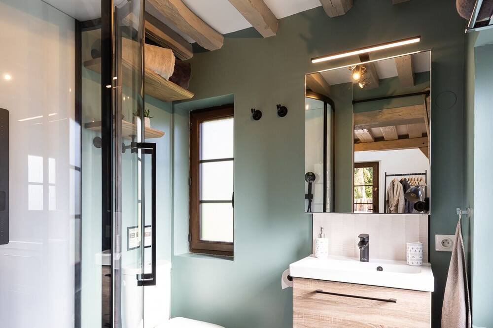 Photo of Bathroom in Saint-Denis-le-Thiboult