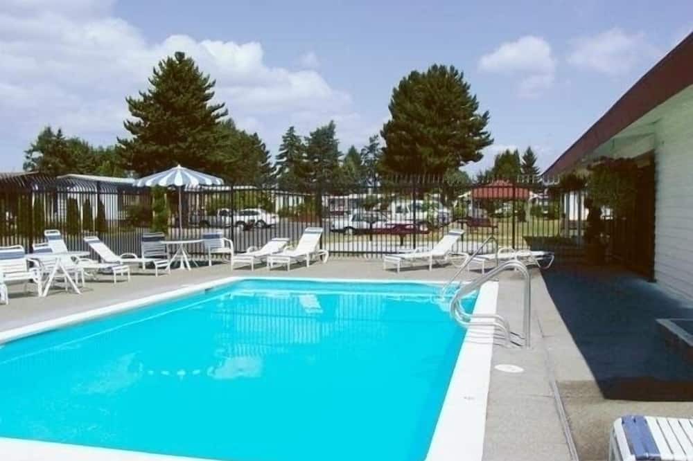 Photo of Outdoor in Auburn