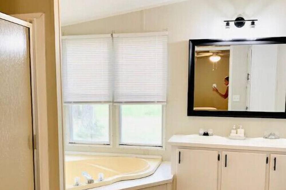 Photo of Bathroom in Magnolia