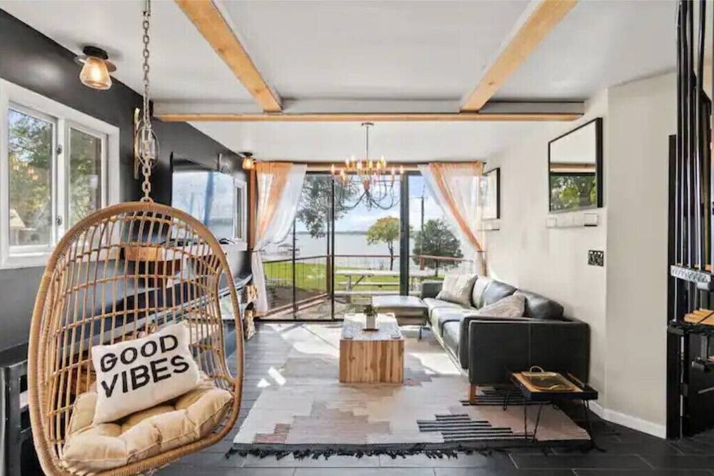 Photo of Livingroom in Cedar Creek Reservoir