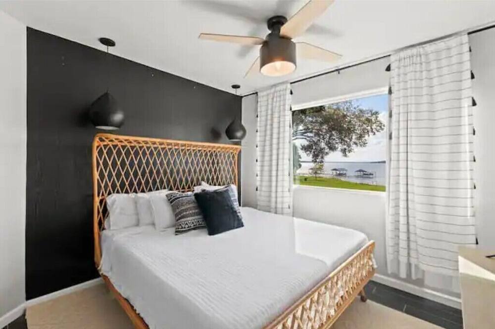 Photo of Bedroom in Cedar Creek Reservoir