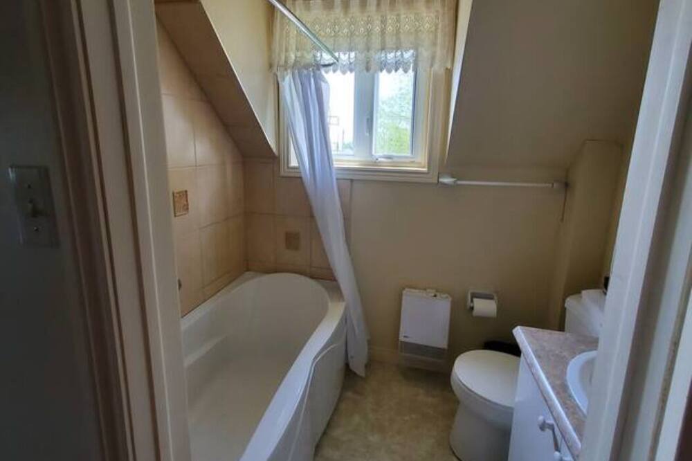 Photo of Bathroom in Caplan