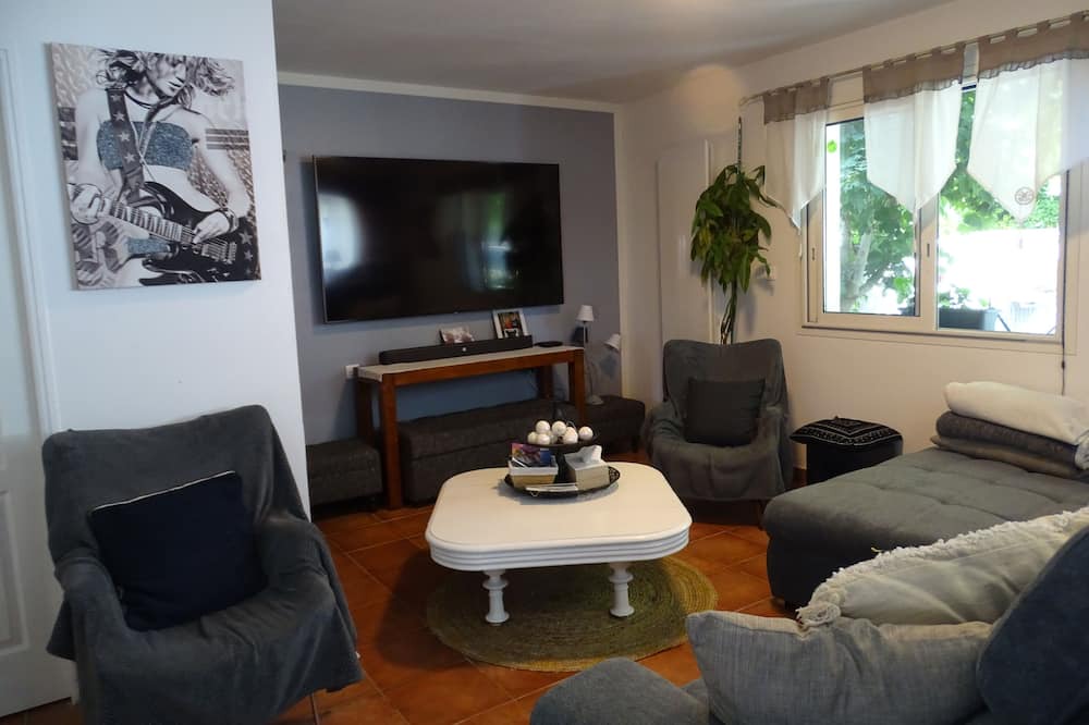 Photo of Livingroom in Menil