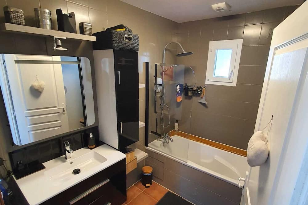 Photo of Bathroom in Menil
